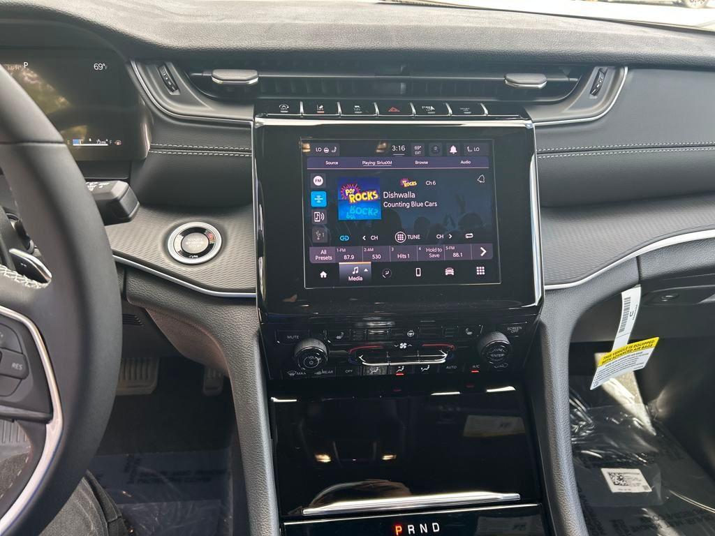 new 2025 Jeep Grand Cherokee car, priced at $42,710