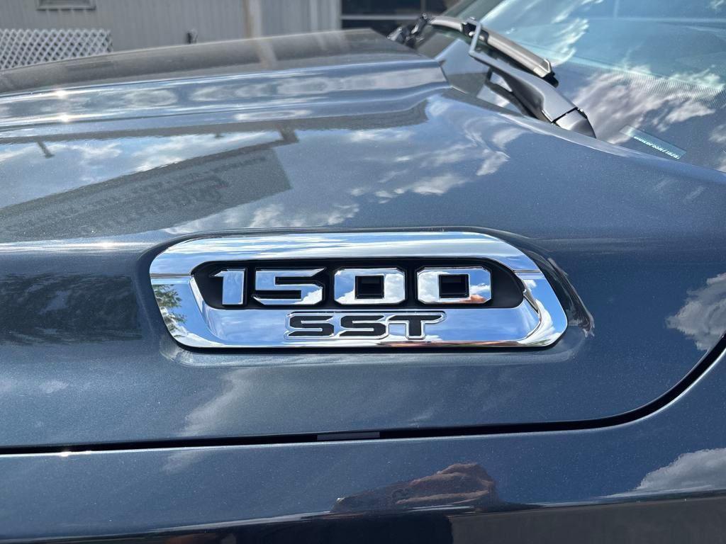 new 2025 Ram 1500 car, priced at $42,401