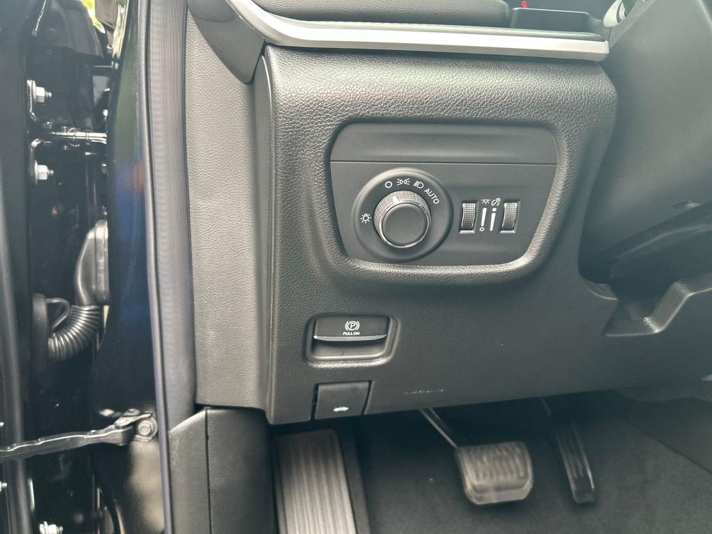 new 2025 Jeep Grand Cherokee car, priced at $39,302