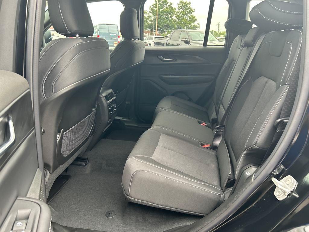 new 2025 Jeep Grand Cherokee car, priced at $39,302