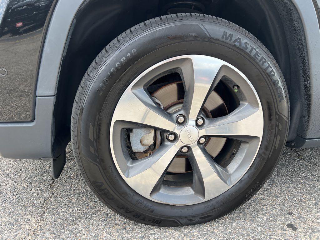 used 2019 Jeep Cherokee car, priced at $20,545