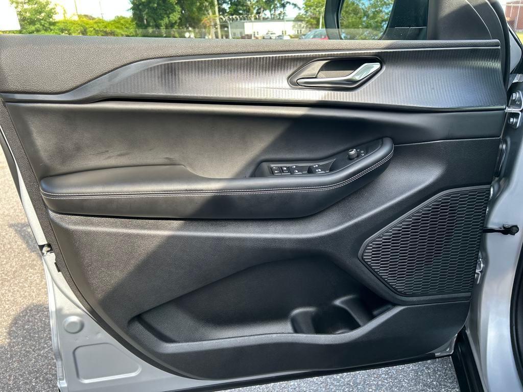 new 2025 Jeep Grand Cherokee car, priced at $41,100
