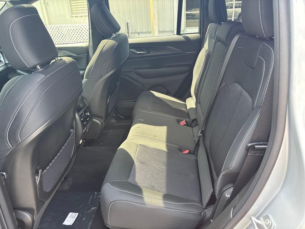 new 2025 Jeep Grand Cherokee car, priced at $37,614