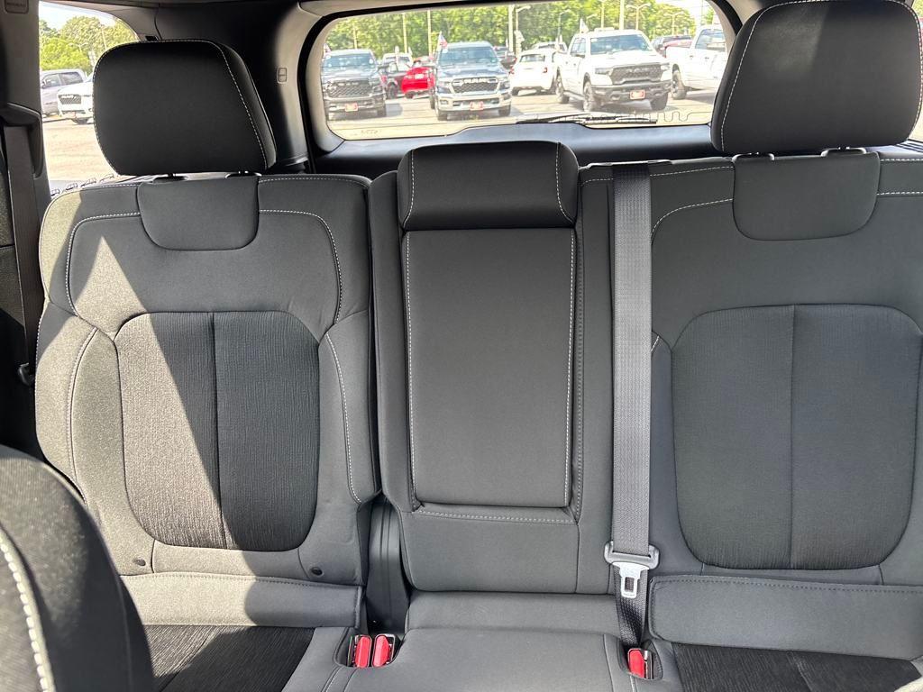 new 2025 Jeep Grand Cherokee car, priced at $37,614