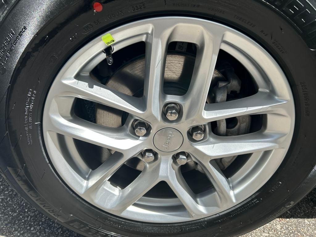 new 2025 Jeep Grand Cherokee car, priced at $36,349