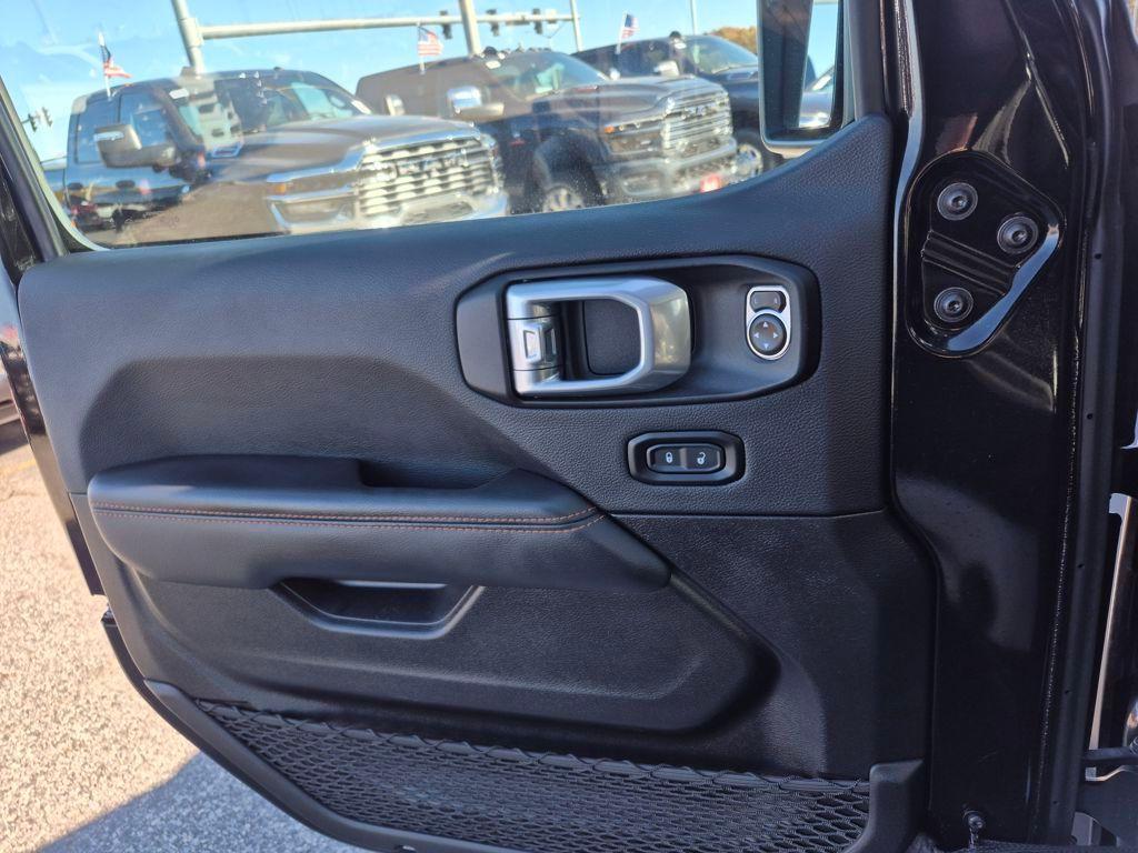 new 2025 Jeep Gladiator car, priced at $47,884