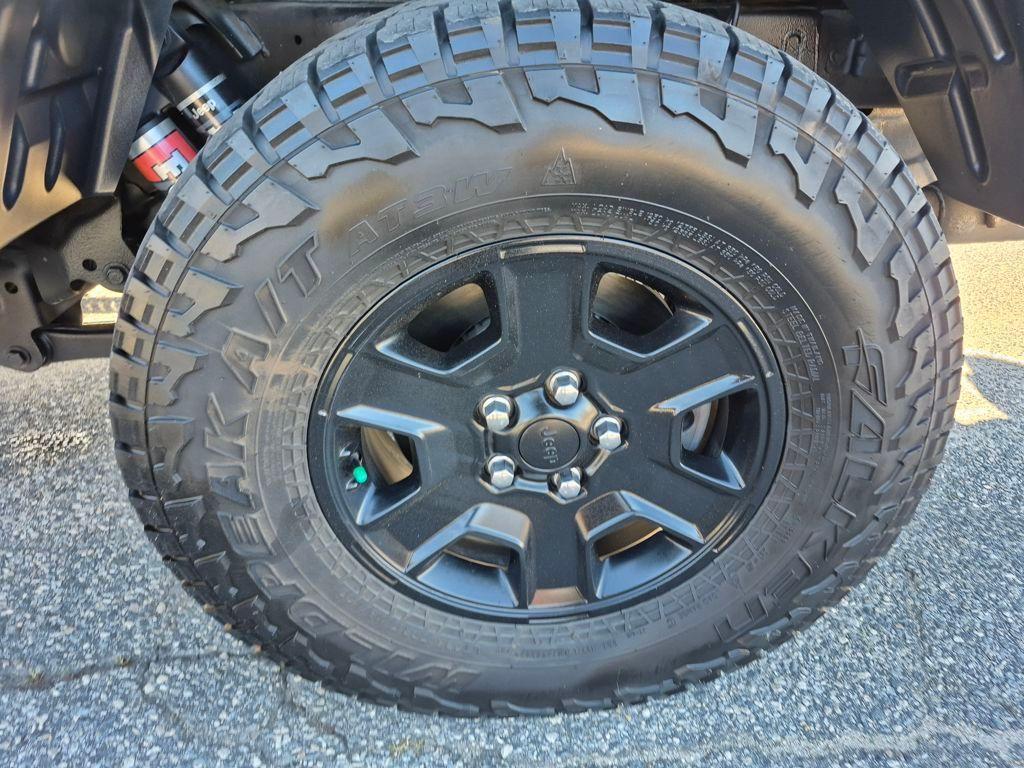 new 2025 Jeep Gladiator car, priced at $47,884