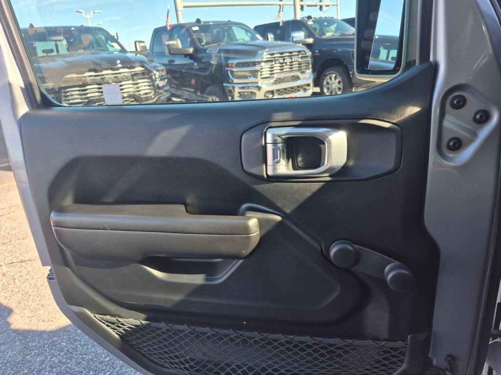 used 2021 Jeep Gladiator car, priced at $31,787