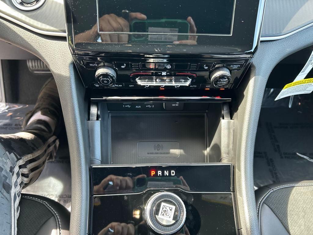 new 2025 Jeep Grand Cherokee car, priced at $37,740