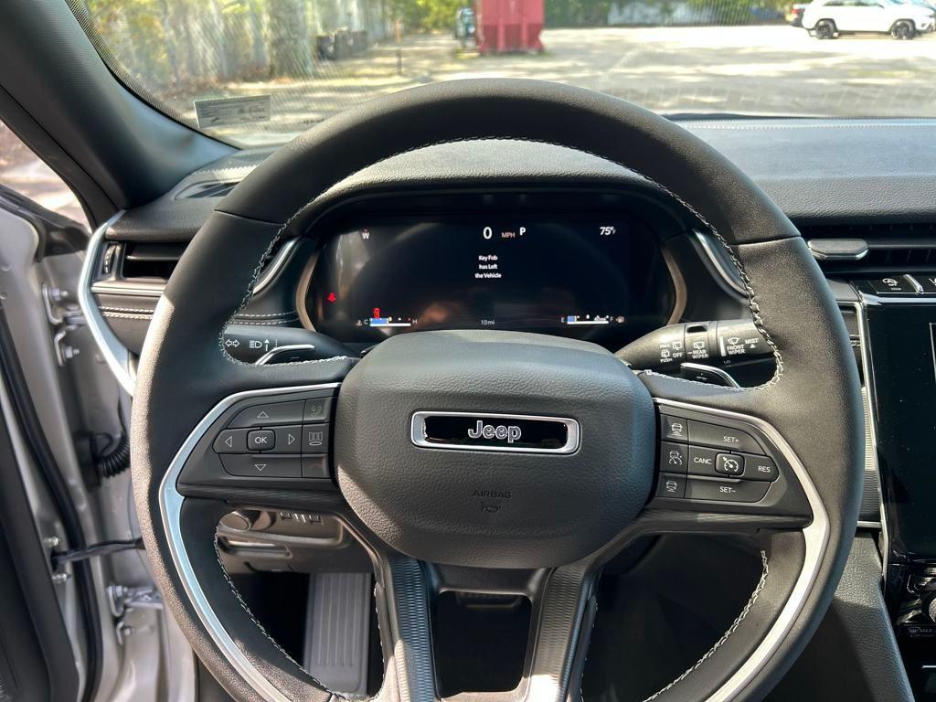new 2025 Jeep Grand Cherokee car, priced at $37,740