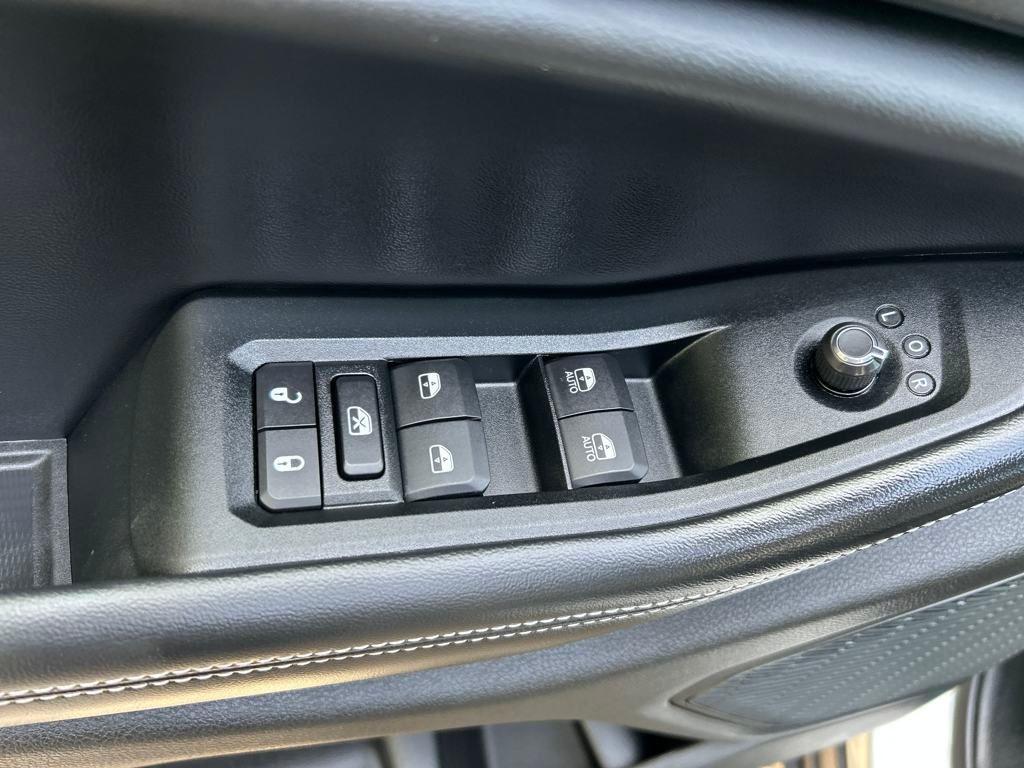 new 2025 Jeep Grand Cherokee car, priced at $37,740