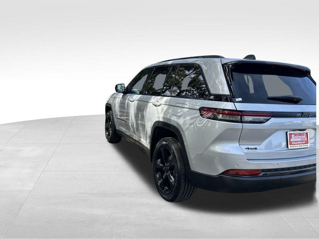 new 2025 Jeep Grand Cherokee car, priced at $37,740