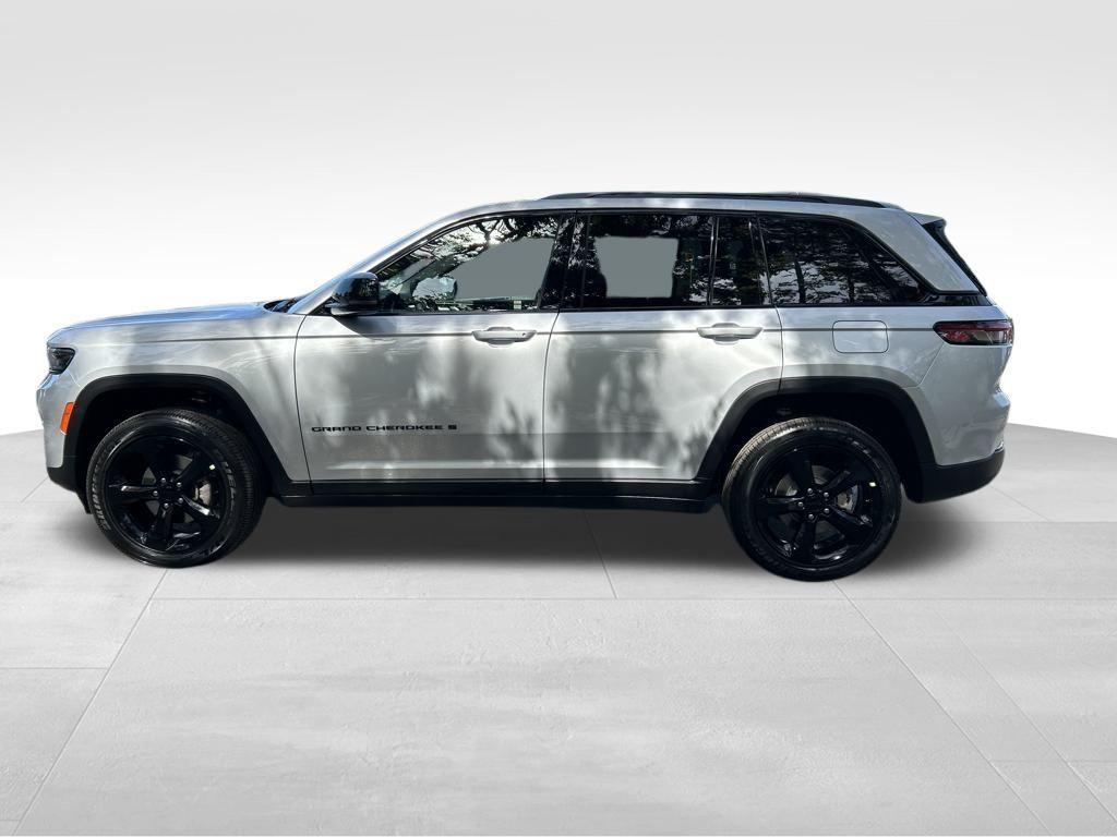 new 2025 Jeep Grand Cherokee car, priced at $37,740