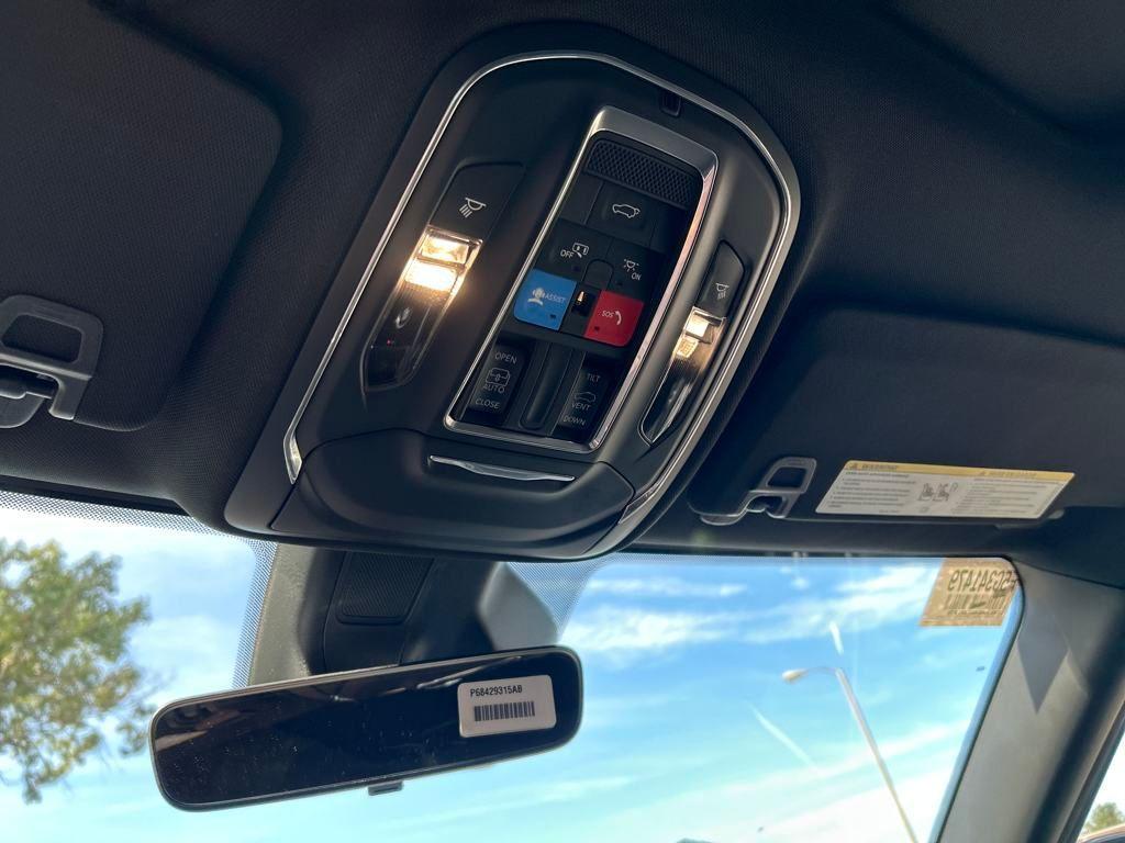 new 2025 Jeep Grand Cherokee car, priced at $37,740