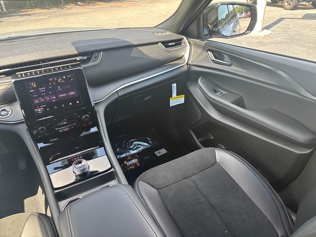 new 2025 Jeep Grand Cherokee L car, priced at $42,160