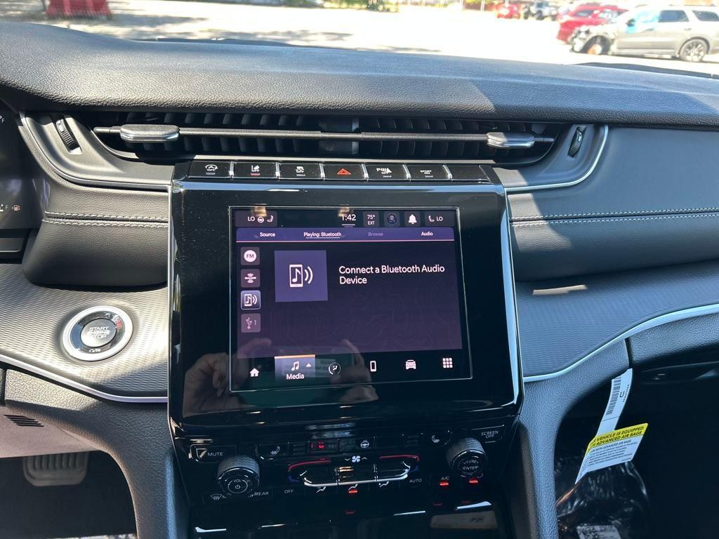 new 2025 Jeep Grand Cherokee car, priced at $37,335