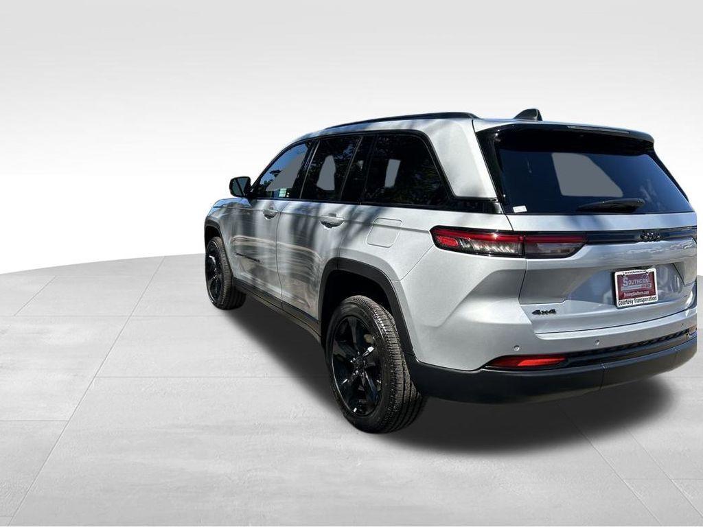 new 2025 Jeep Grand Cherokee car, priced at $37,335