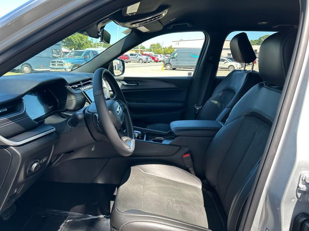 new 2025 Jeep Grand Cherokee car, priced at $37,335