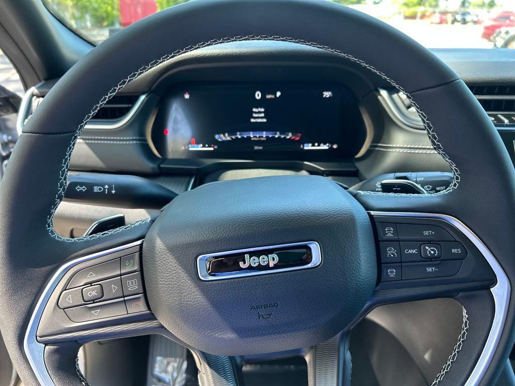 new 2025 Jeep Grand Cherokee car, priced at $37,335