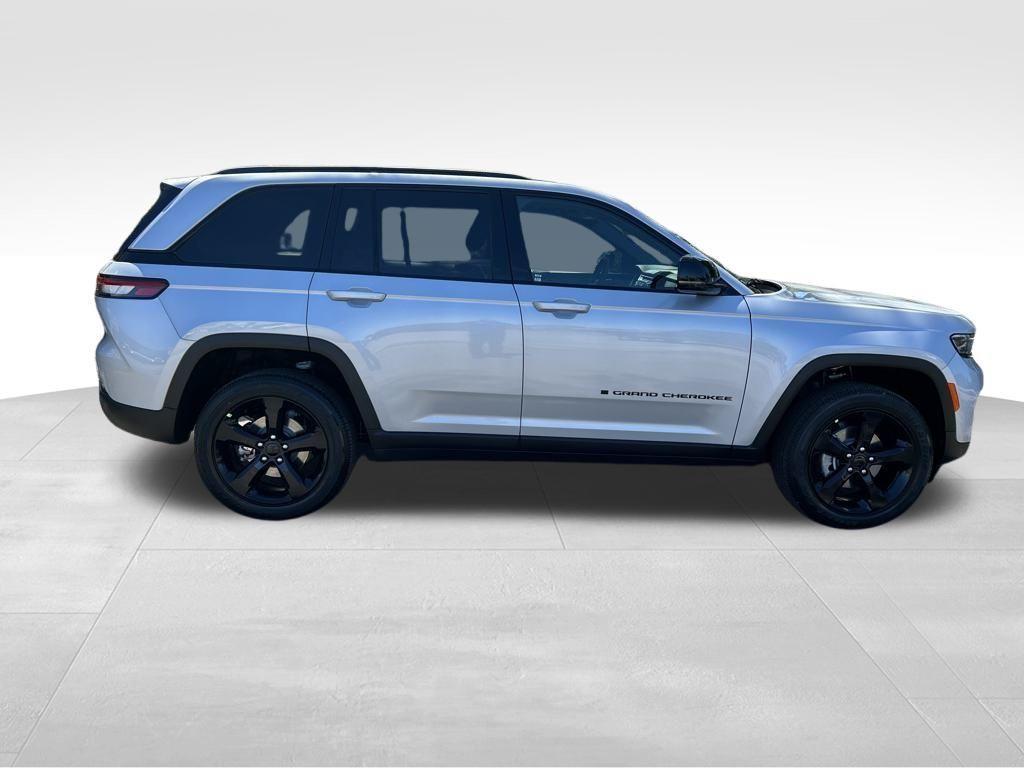 new 2025 Jeep Grand Cherokee car, priced at $37,335