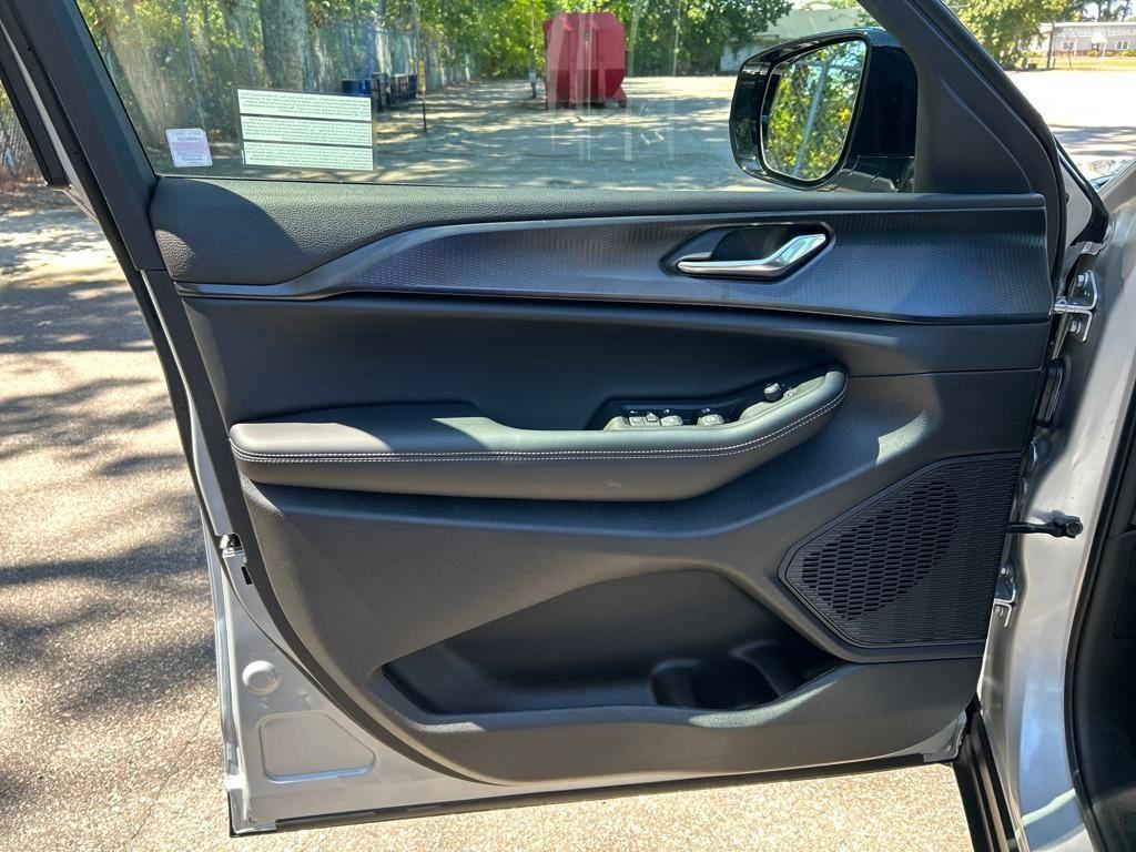 new 2025 Jeep Grand Cherokee car, priced at $37,335