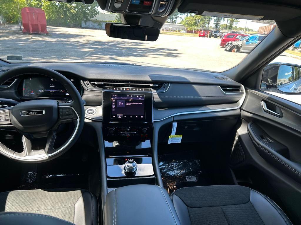new 2025 Jeep Grand Cherokee car, priced at $37,335