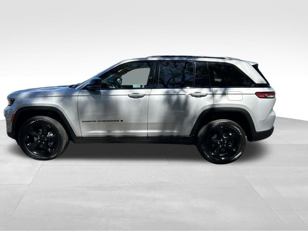 new 2025 Jeep Grand Cherokee car, priced at $37,335