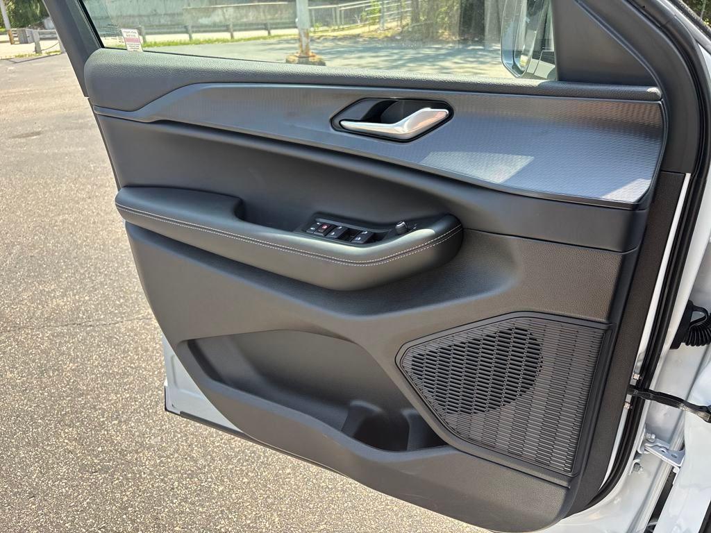 new 2025 Jeep Grand Cherokee L car, priced at $42,182