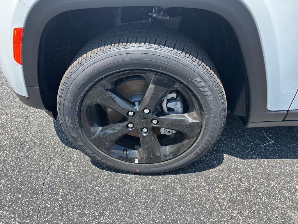 new 2025 Jeep Grand Cherokee L car, priced at $42,182