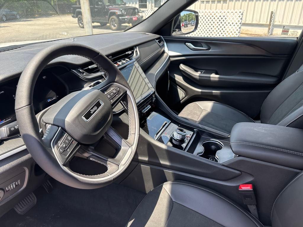 new 2025 Jeep Grand Cherokee L car, priced at $42,182