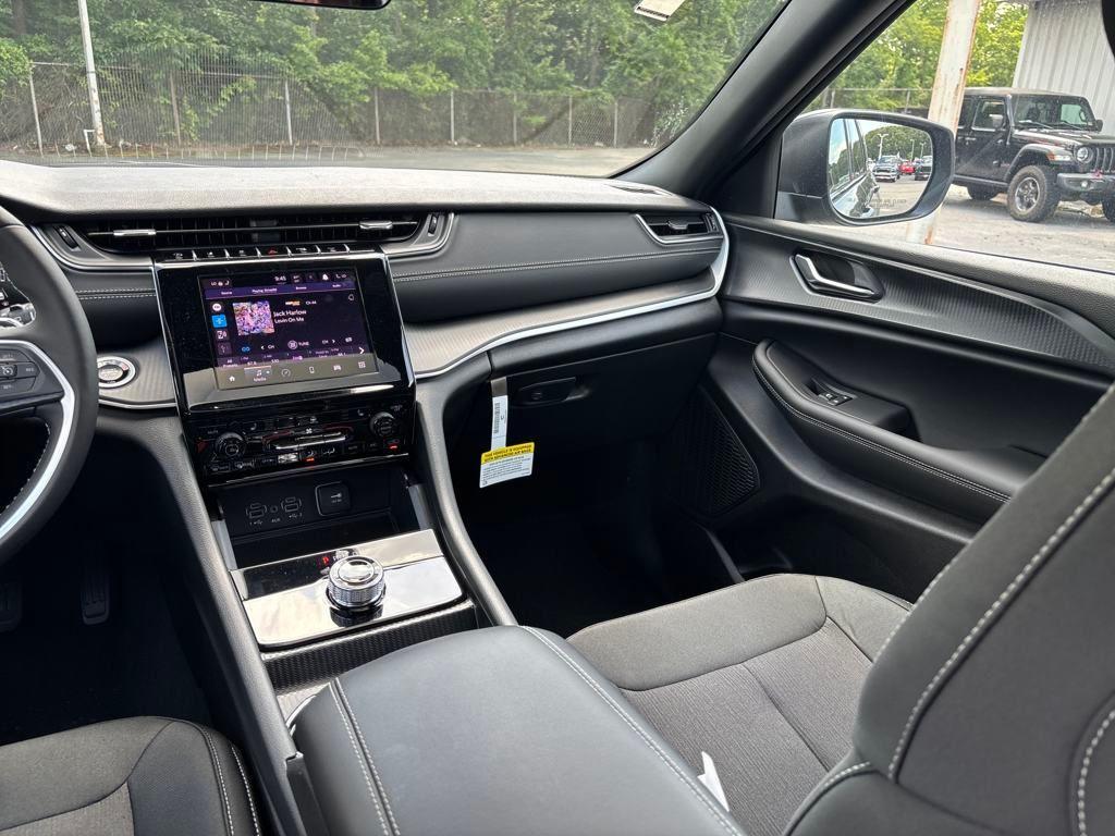 new 2025 Jeep Grand Cherokee car, priced at $38,967