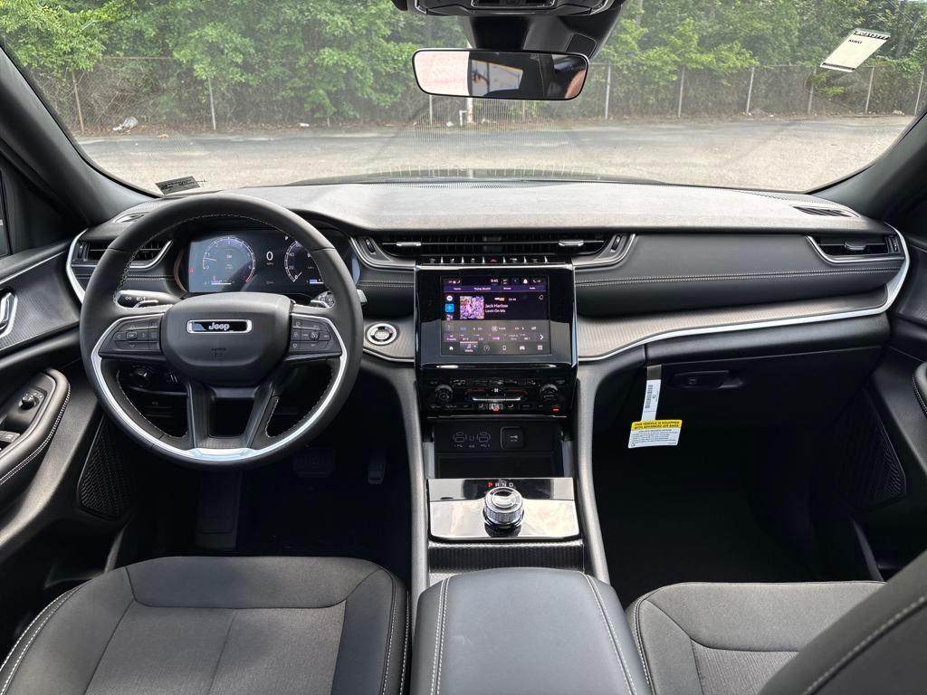 new 2025 Jeep Grand Cherokee car, priced at $38,967