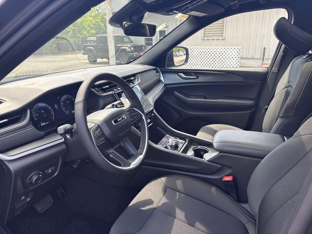 new 2025 Jeep Grand Cherokee car, priced at $38,967