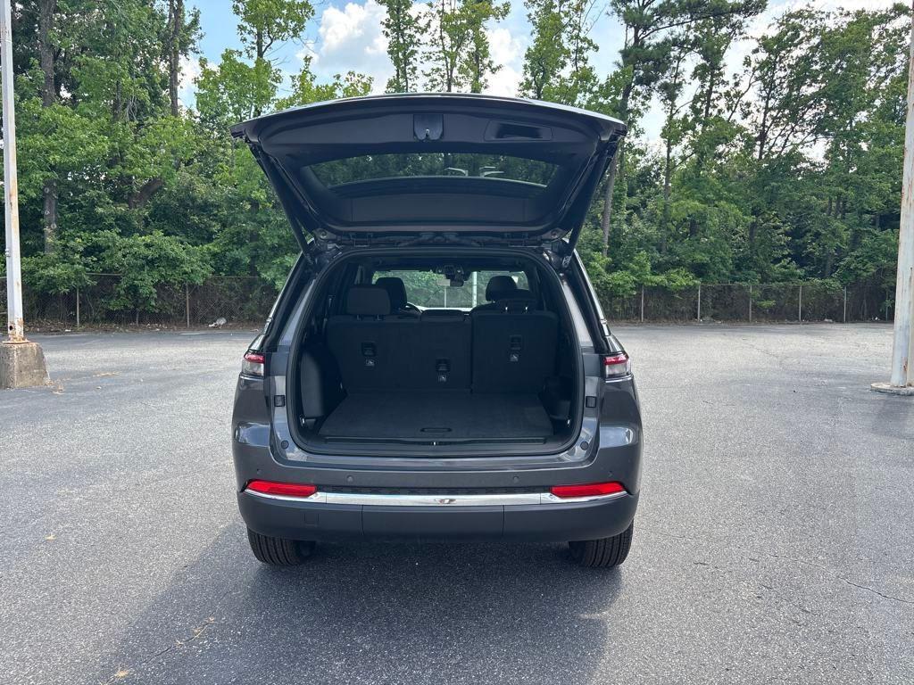 new 2025 Jeep Grand Cherokee car, priced at $38,967