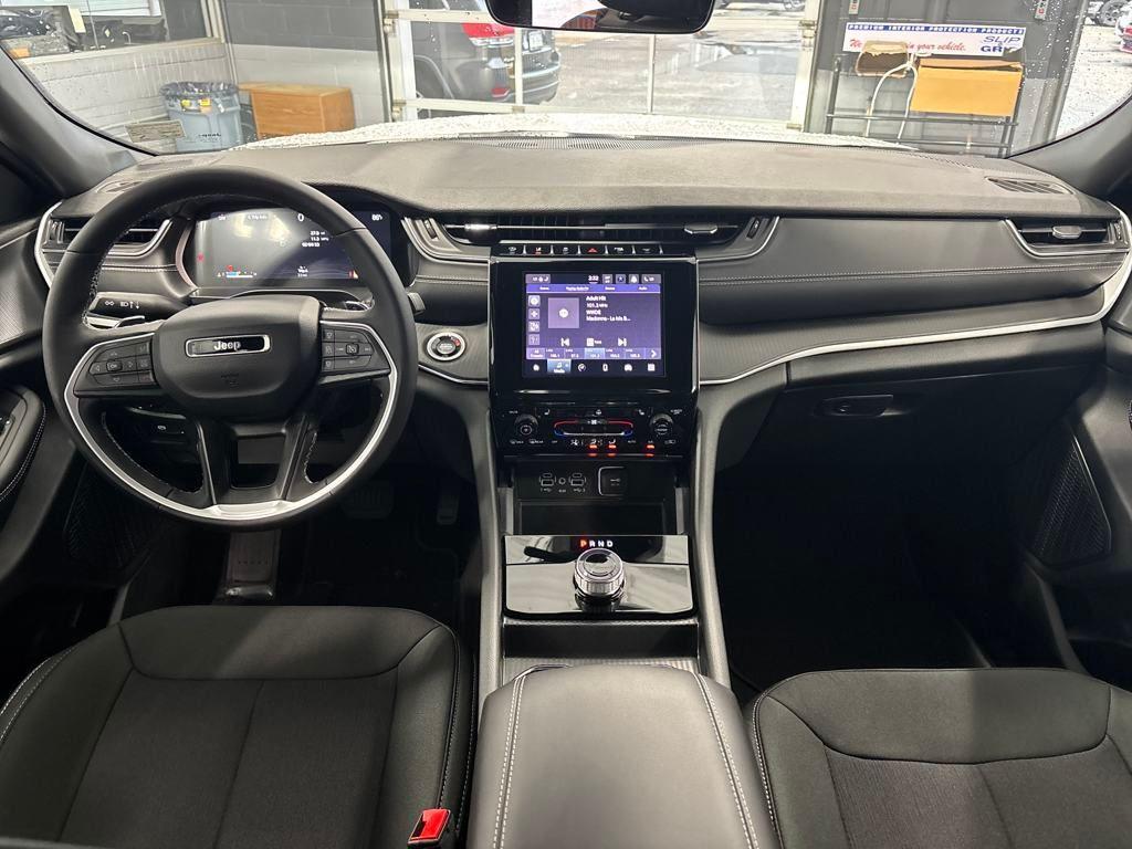 new 2025 Jeep Grand Cherokee car, priced at $37,656