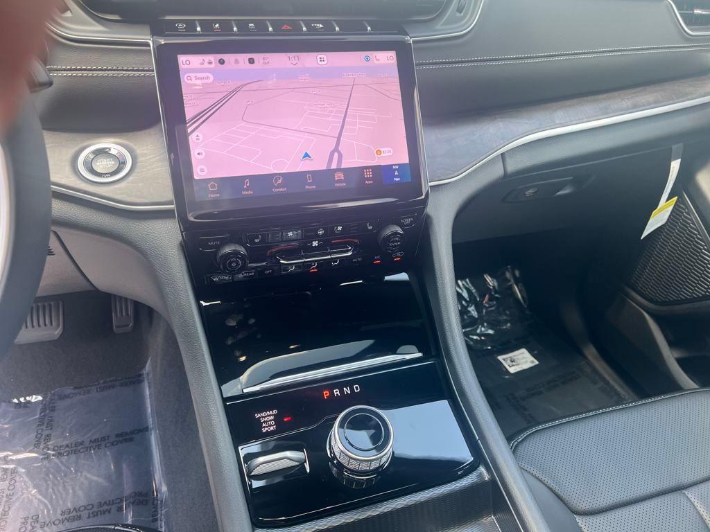 new 2025 Jeep Grand Cherokee car, priced at $49,325