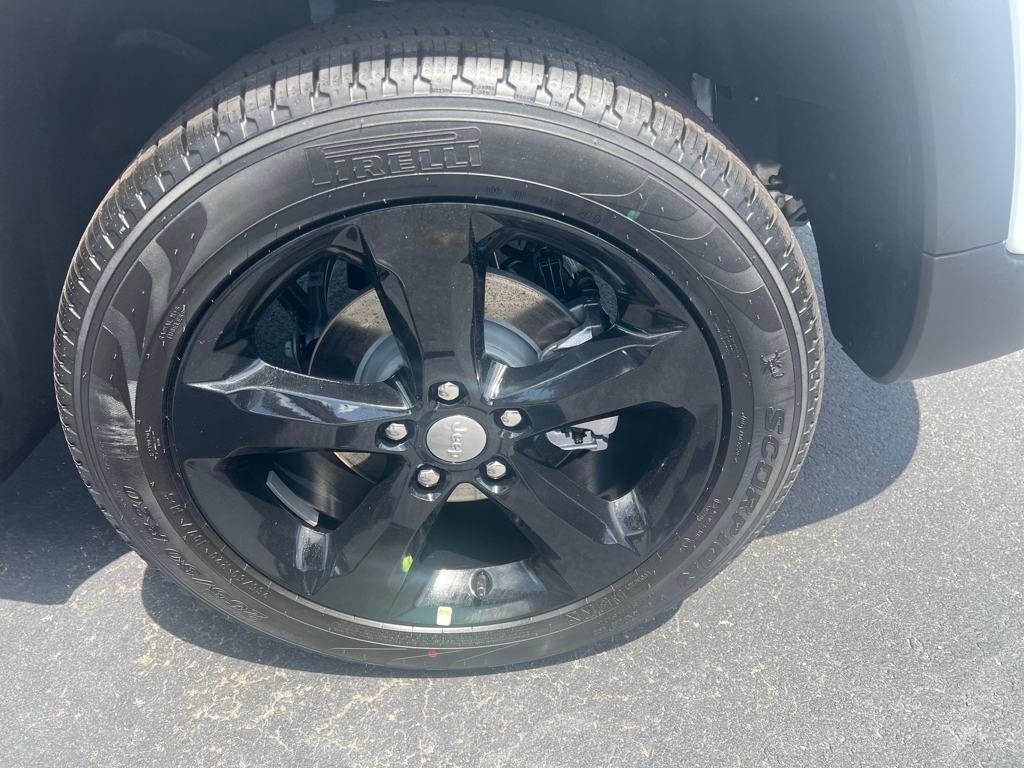 new 2025 Jeep Grand Cherokee car, priced at $49,325
