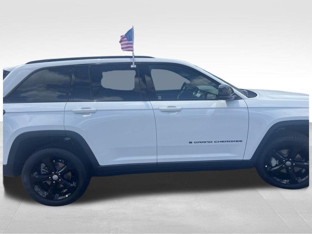 new 2025 Jeep Grand Cherokee car, priced at $49,325