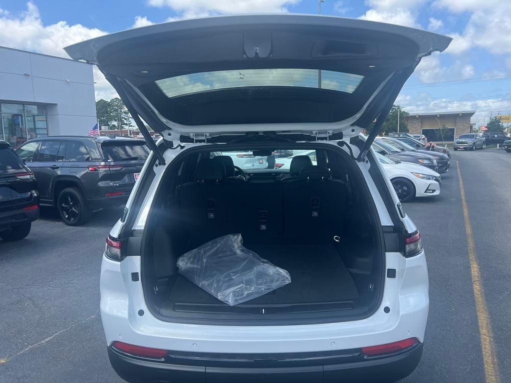 new 2025 Jeep Grand Cherokee car, priced at $49,325