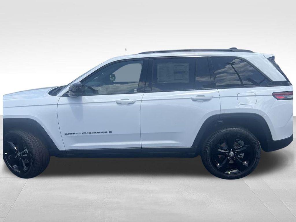 new 2025 Jeep Grand Cherokee car, priced at $49,325