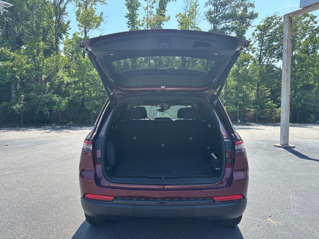 new 2025 Jeep Grand Cherokee car, priced at $46,669