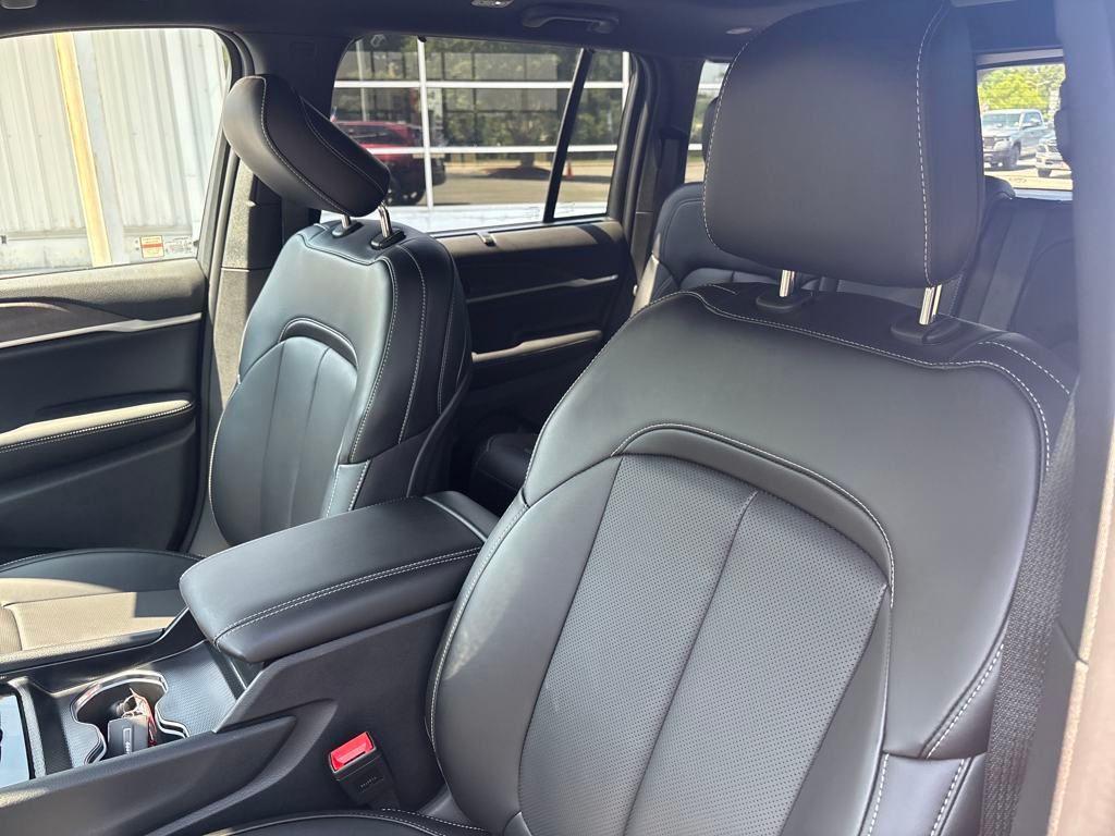 new 2025 Jeep Grand Cherokee car, priced at $46,669