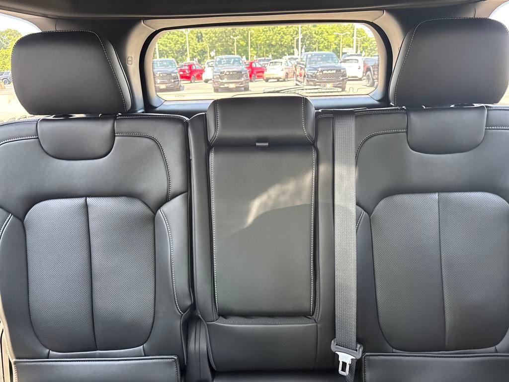 new 2025 Jeep Grand Cherokee car, priced at $46,669