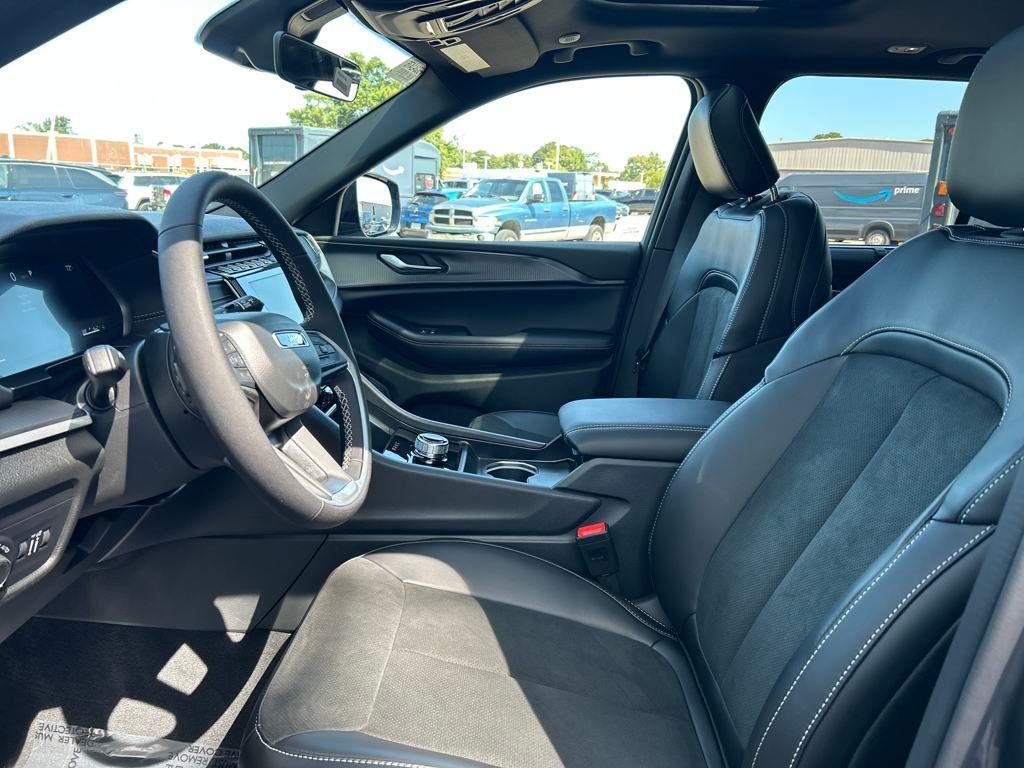 new 2025 Jeep Grand Cherokee car, priced at $36,240