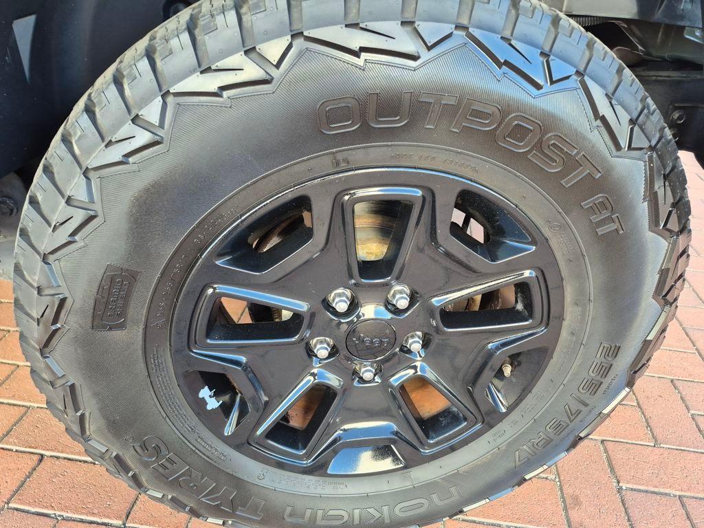 used 2015 Jeep Wrangler Unlimited car, priced at $17,965