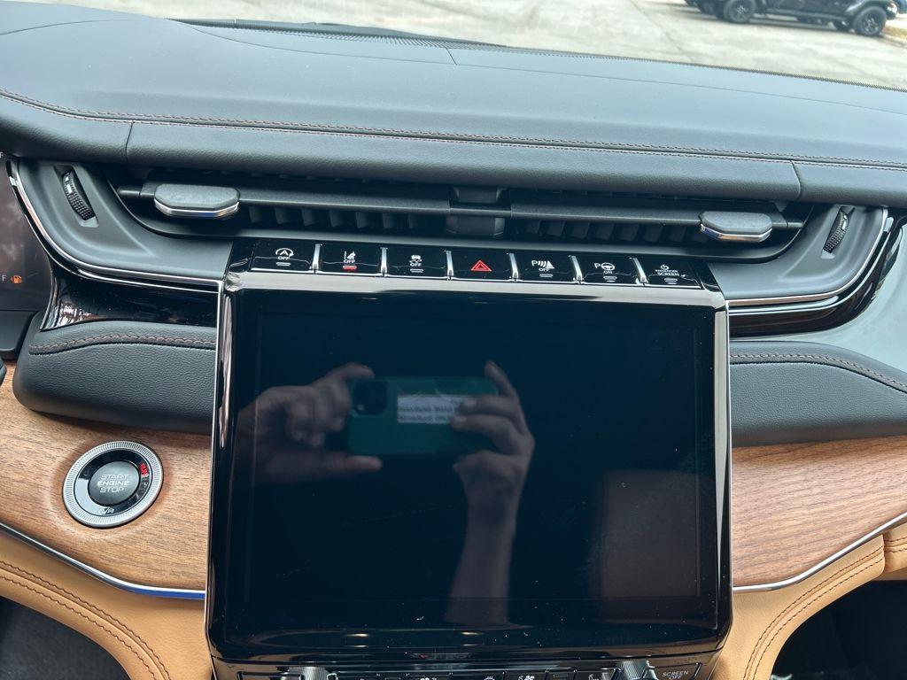 new 2025 Jeep Grand Cherokee L car, priced at $67,925