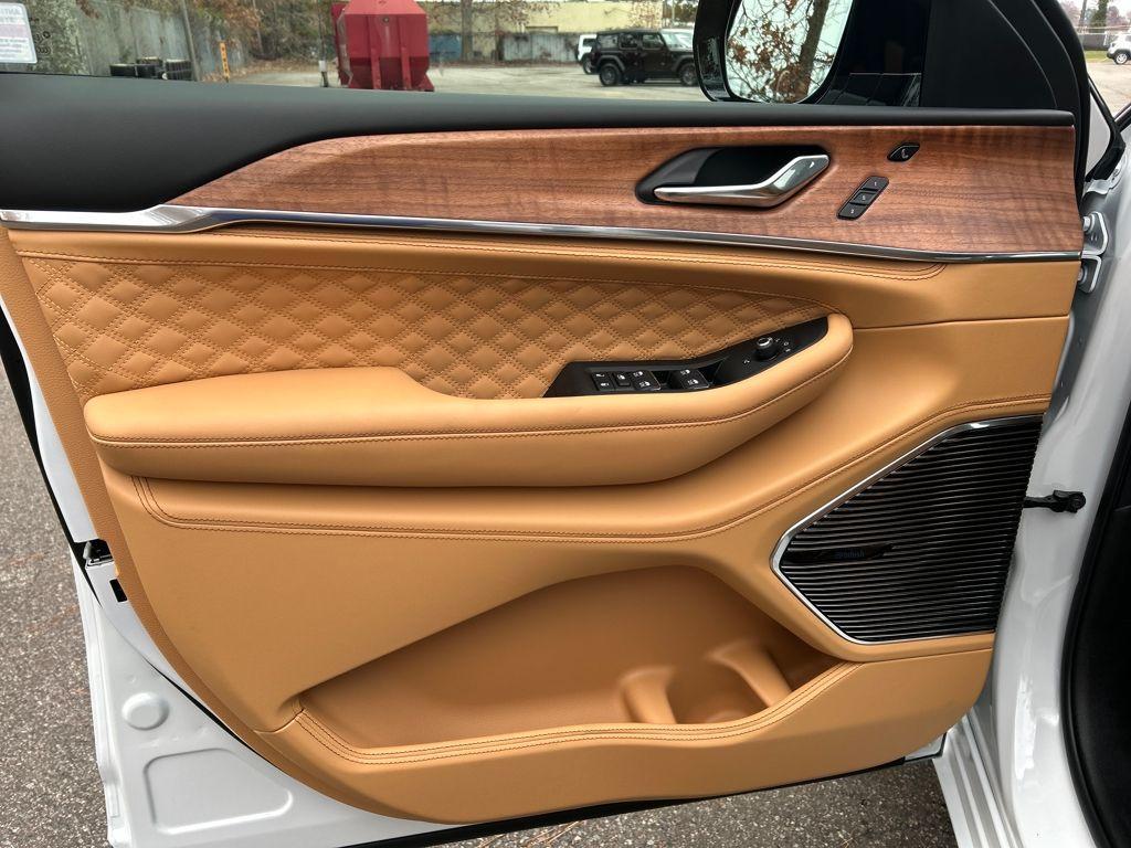 new 2025 Jeep Grand Cherokee L car, priced at $67,925