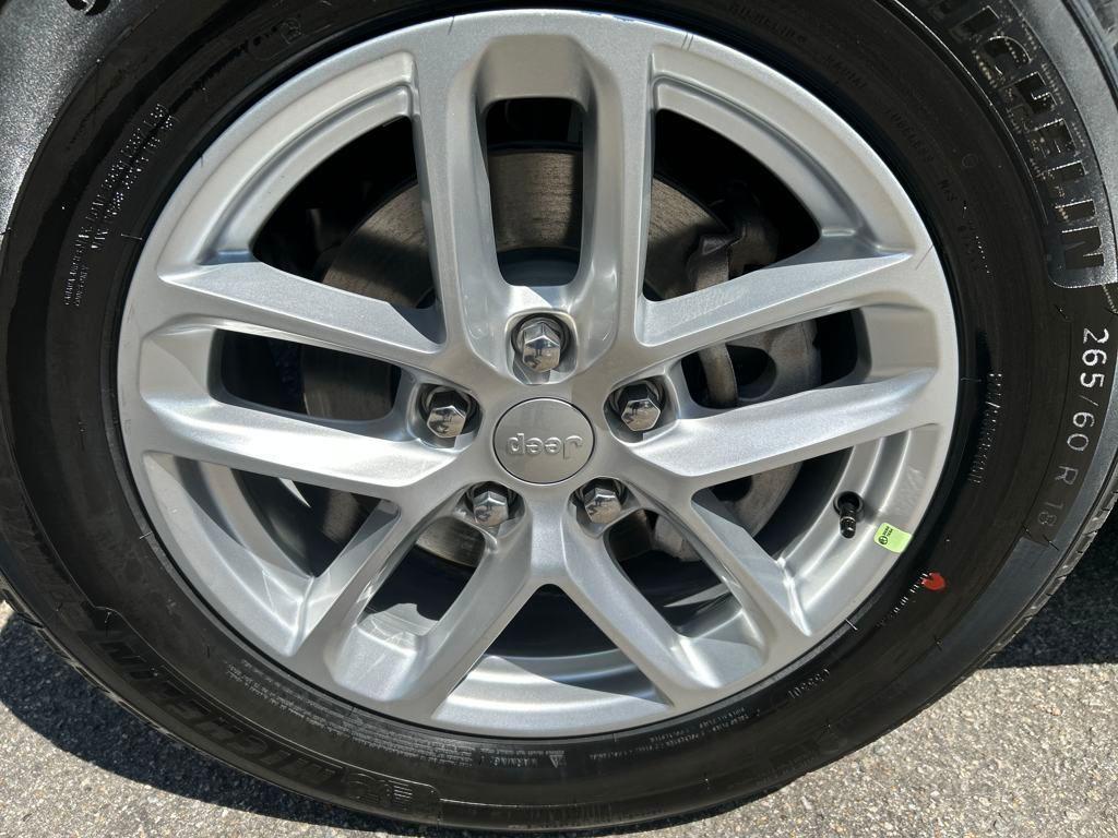 new 2025 Jeep Grand Cherokee car, priced at $36,705