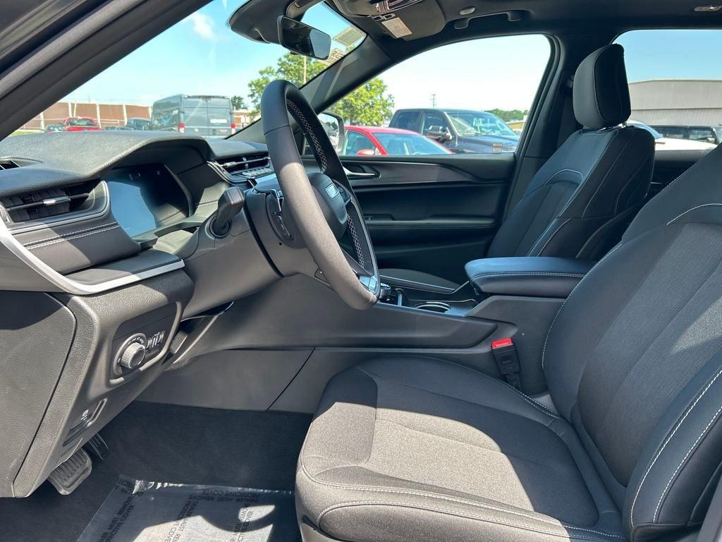 new 2025 Jeep Grand Cherokee car, priced at $36,705