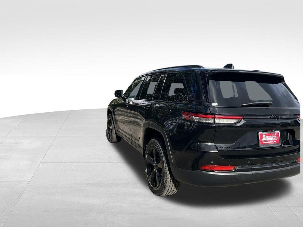 new 2025 Jeep Grand Cherokee car, priced at $37,740